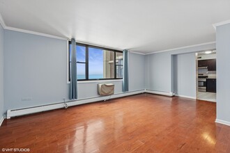 6325 N Sheridan Rd in Chicago, IL - Building Photo - Building Photo