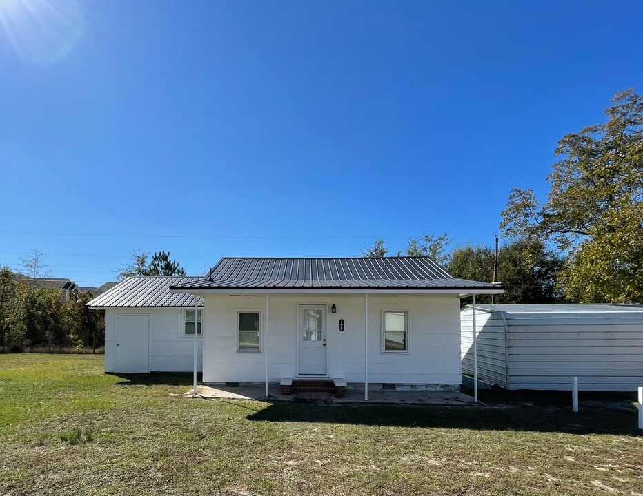 120 Garysburg Cir in Spring Lake, NC - Building Photo