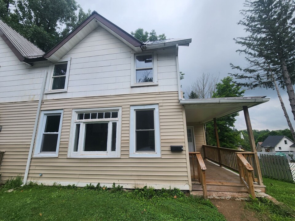 9 Spring St-Unit -Unit 3 in Liberty, NY - Building Photo