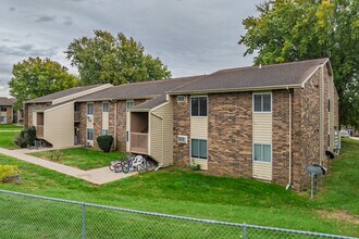 Carlisle Park II Apartments in Carlisle, IA - Building Photo - Primary Photo