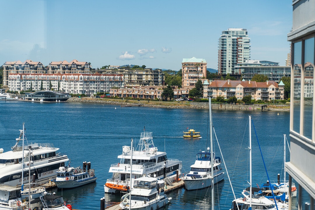 630 Montreal St in Victoria, BC - Building Photo