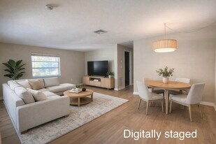 153 New York Ave, Unit A in Dunedin, FL - Building Photo