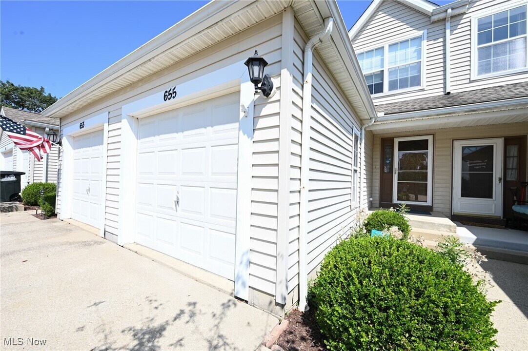 655 Almas Ct in Brunswick, OH - Foto de edificio