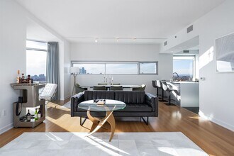 225 River St in Hoboken, NJ - Building Photo - Building Photo