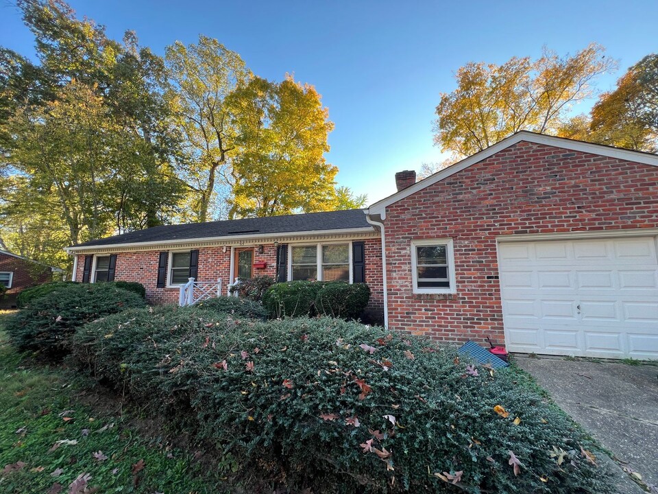 515 Kerry Lake Dr in Newport News, VA - Building Photo