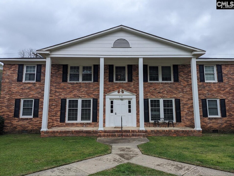 215 S Saluda Ave in Columbia, SC - Building Photo