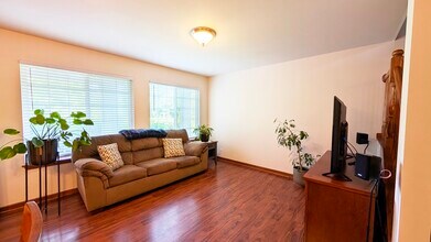 669 Lincoln Station Dr in Oswego, IL - Building Photo - Building Photo