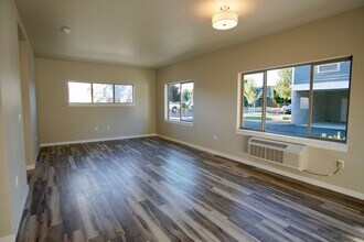 61320 Blakely Rd, Unit #2 in Bend, OR - Foto de edificio - Building Photo