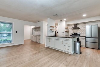 28 Regents Park in Bedford, TX - Building Photo - Building Photo