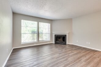 Infinity on the Oaks in Dallas, TX - Foto de edificio - Building Photo
