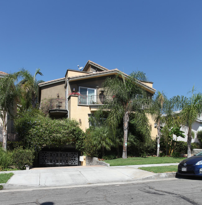 727 E Cypress Ave in Burbank, CA - Building Photo - Building Photo