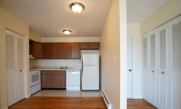 95 Sutherland Rd, Unit 4c in Boston, MA - Building Photo - Building Photo
