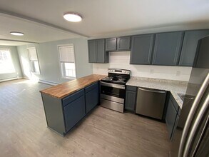 46 Carriage Ln, Unit A in Portland, ME - Building Photo - Building Photo