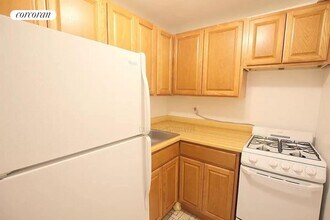 864 West End Ave in New York, NY - Foto de edificio - Building Photo