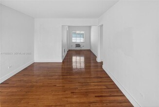 1135 Marseille Dr in Miami Beach, FL - Building Photo - Building Photo