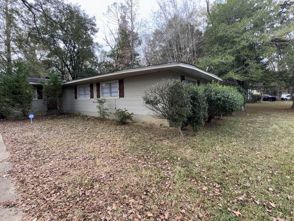 304 Colonial Cir in Jackson, MS - Building Photo