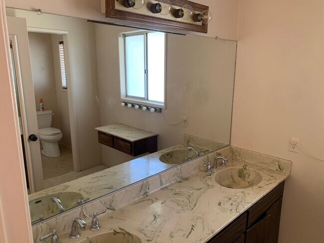 7555 Victoria Ave in Yucca Valley, CA - Building Photo - Building Photo