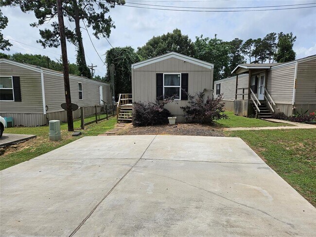 16809 W Dounreay St in Montgomery, TX - Building Photo - Building Photo