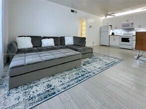 2201 NE 66th St in Fort Lauderdale, FL - Building Photo - Building Photo