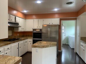 3045 N Lamer St in Burbank, CA - Foto de edificio - Building Photo