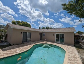 12812 129th Ave in Largo, FL - Building Photo - Building Photo