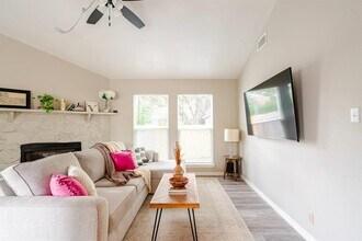 6307 Okner Ln in Austin, TX - Building Photo - Building Photo