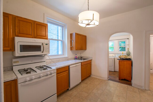 2039 N Gratz St in Philadelphia, PA - Building Photo - Building Photo