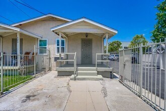 627 W 92nd St in Los Angeles, CA - Building Photo - Building Photo