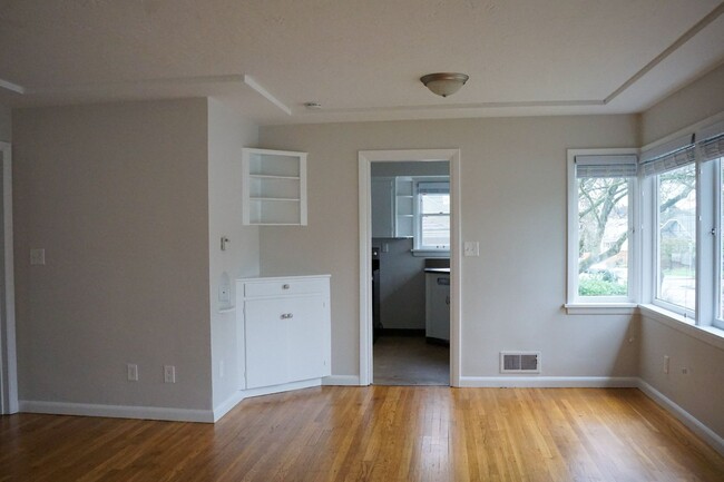1715 SE Claybourne St in Portland, OR - Building Photo - Building Photo