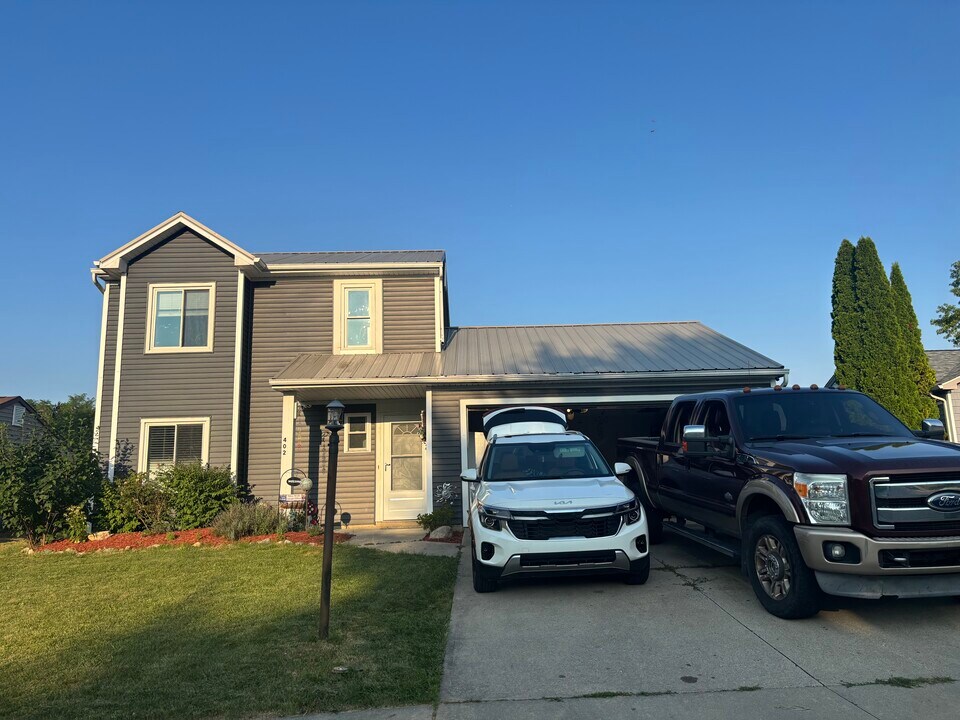 402 Granada Dr in Kendallville, IN - Building Photo