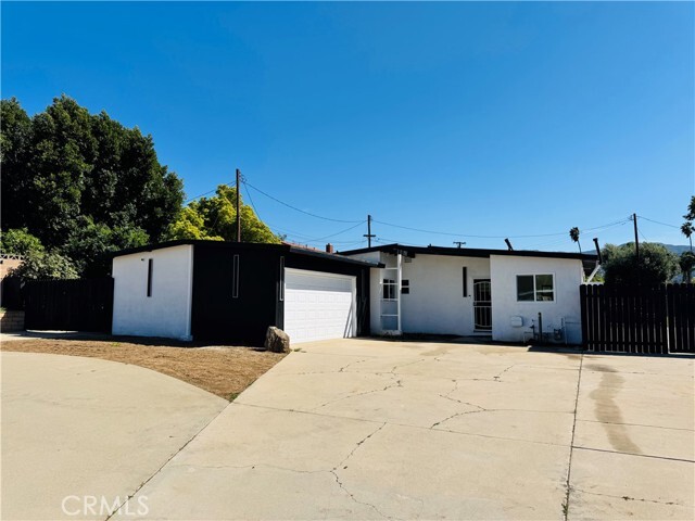 property at 1950 Vía Santiago