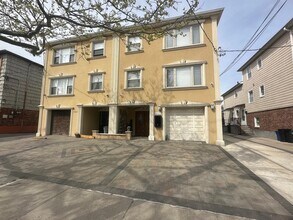 15-60-60 209th St in Queens, NY - Building Photo - Building Photo