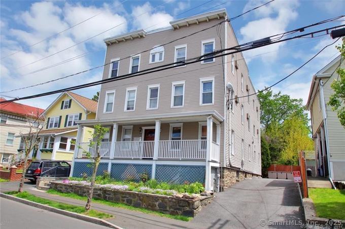 49 S Water St in Greenwich, CT - Building Photo