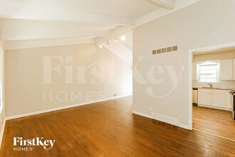 4411 NE 49th Terrace in Kansas City, MO - Building Photo - Building Photo