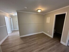 2413 Dallas Ave, Unit 104 in High Point, NC - Building Photo - Building Photo