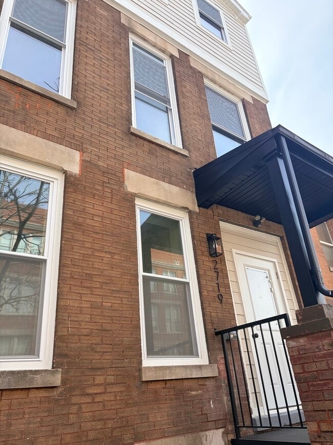 property at 2719 W Augusta Blvd