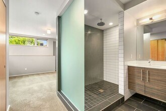 2351 Yale Ave E in Seattle, WA - Building Photo - Building Photo