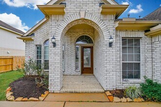 211 Elana Ln in Stafford, TX - Building Photo - Building Photo