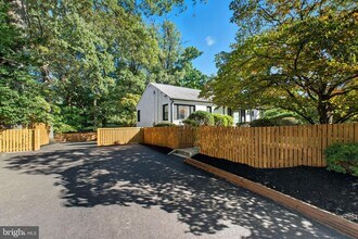 2539 Gallows Rd in Dunn Loring, VA - Building Photo - Building Photo