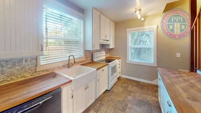 property at 526 S Fir St