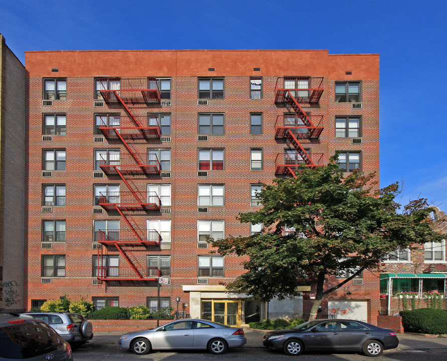 2044 E 18th St in Brooklyn, NY - Building Photo