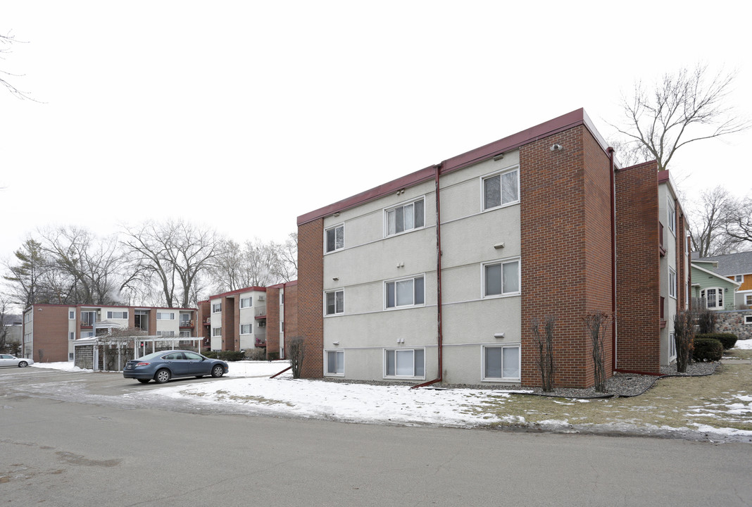 Wayzata Terrace Apartments in Wayzata, MN - Foto de edificio