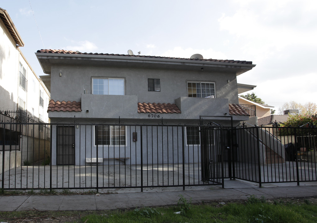 6706 Coldwater Canyon Ave in North Hollywood, CA - Building Photo