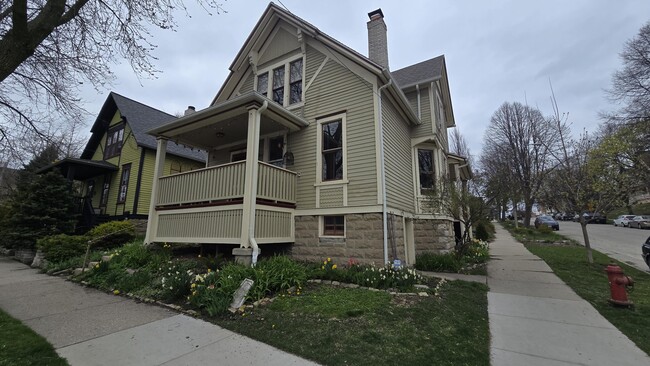 property at 140 E Vine St