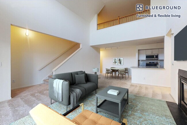 313 Avalon Cir in Smithtown, NY - Foto de edificio - Building Photo