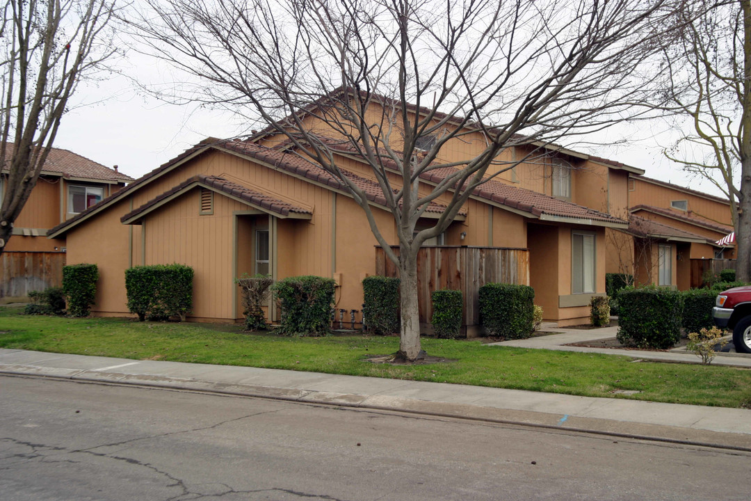 Parkside Villas in Modesto, CA - Building Photo