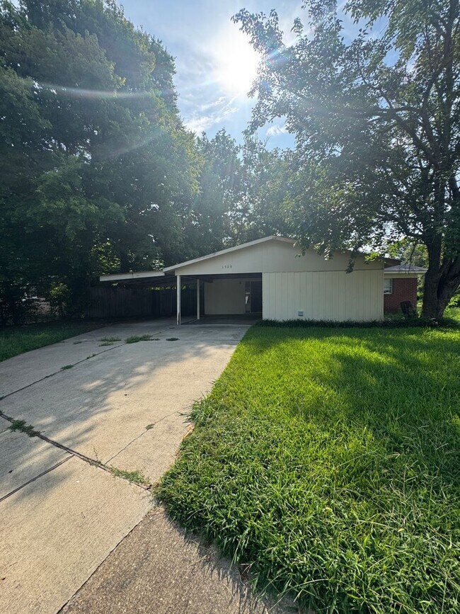 property at 1320 Mark Ave