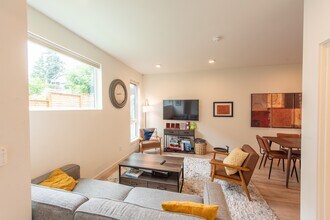 3238 14th Ave W in Seattle, WA - Foto de edificio - Building Photo