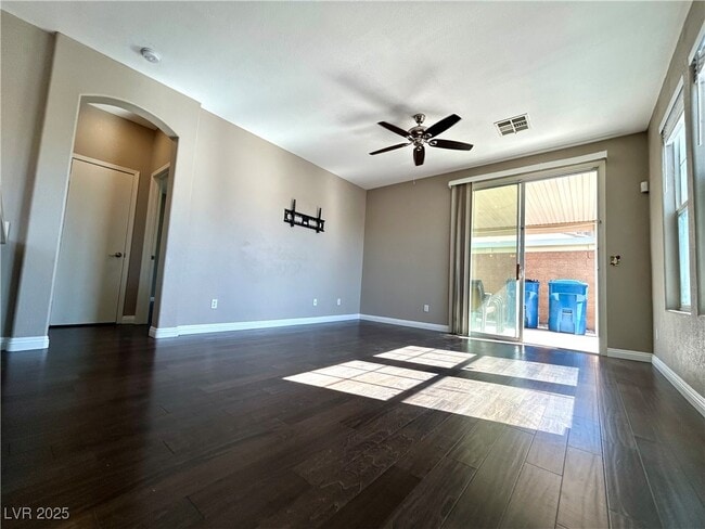 6706 Black Oil Dr in Las Vegas, NV - Building Photo - Building Photo