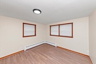 5834 W Montrose Ave in Chicago, IL - Building Photo - Building Photo
